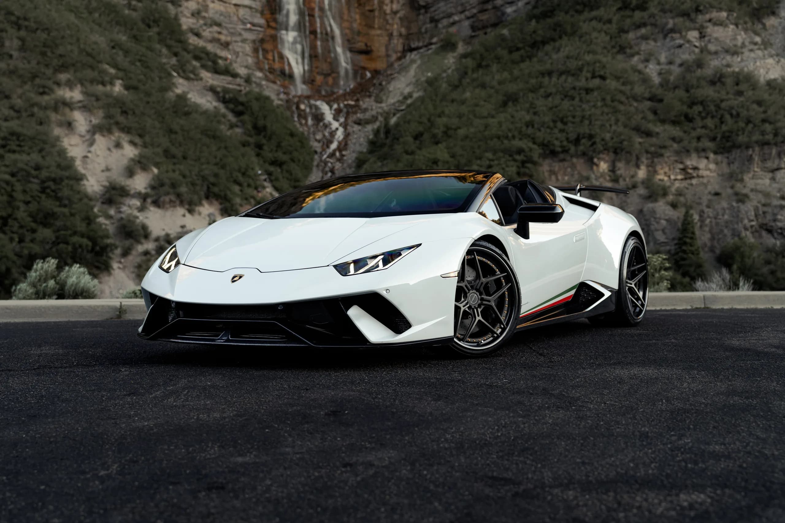 2019 Lamborghini Huracan in Bianca Icarus